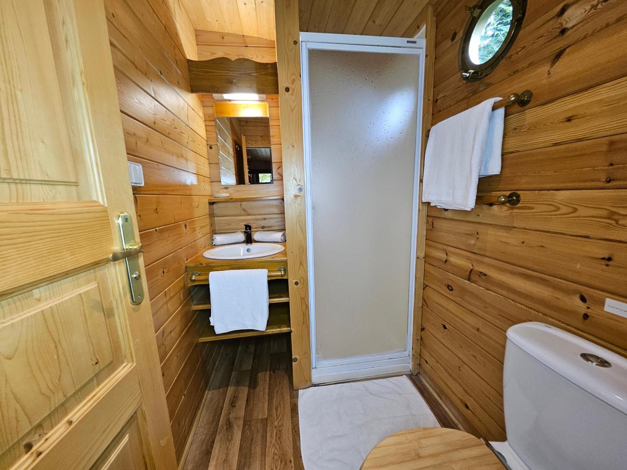 Le Roulottes Du Petit Gouffre De Padirac Avec Spa Buitenkant foto