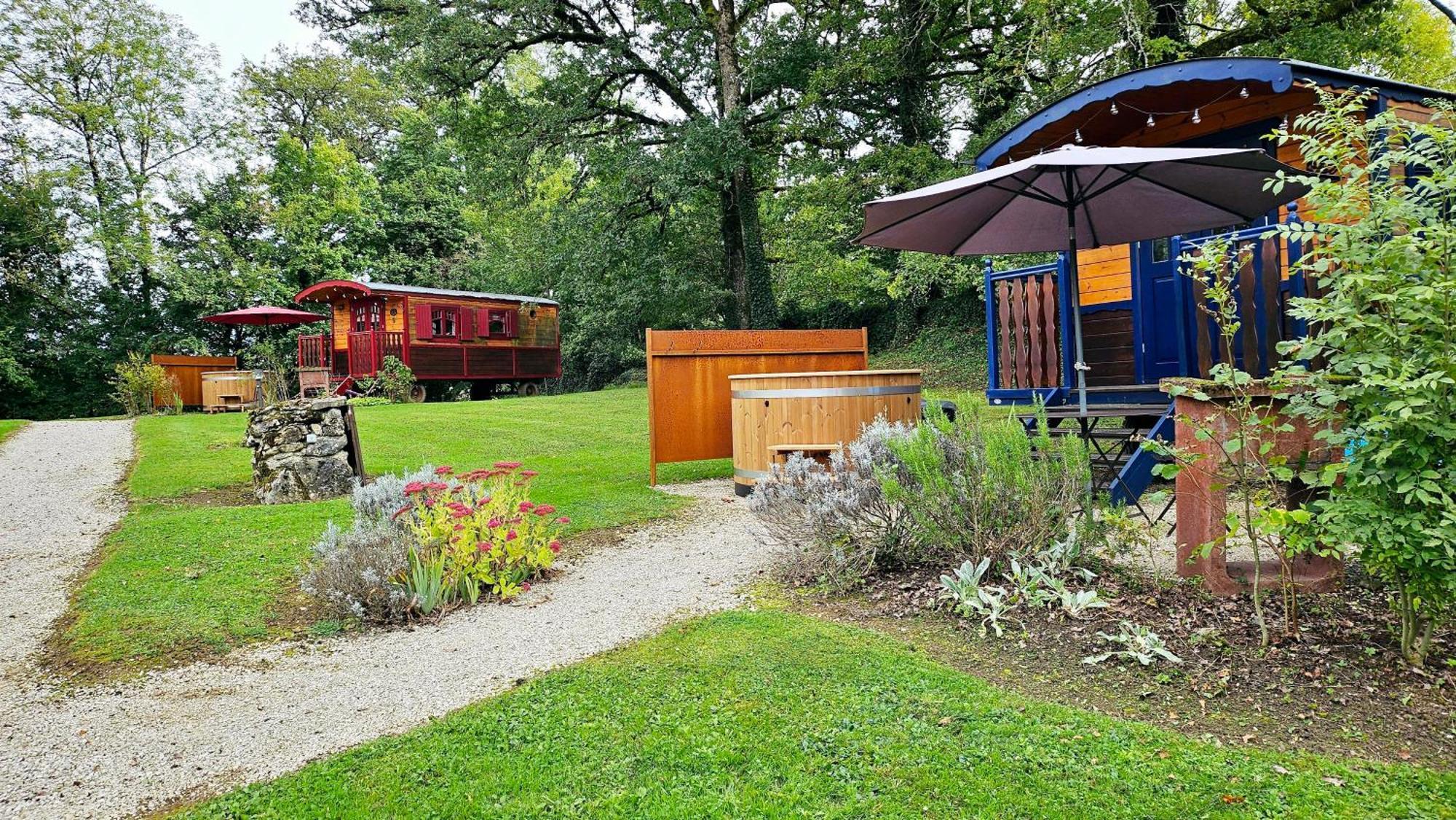 Le Roulottes Du Petit Gouffre De Padirac Avec Spa Buitenkant foto